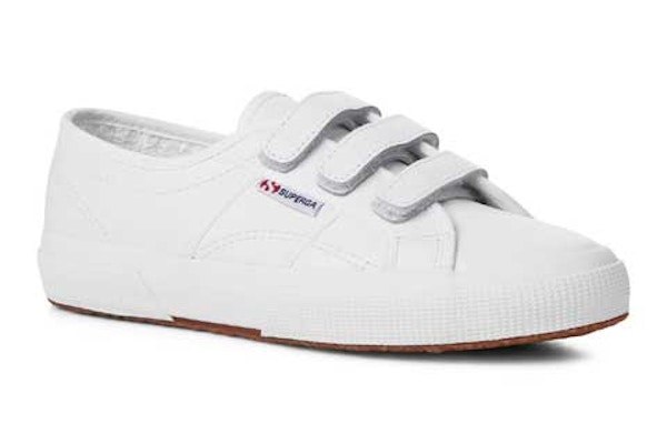 2750 Lea3Strap If you thought Velcro shoes were just for children you’ve missed a trick. The laceless Lea3Strap shoe featuring strap closure is bang on trend this Autumn/ Winter.