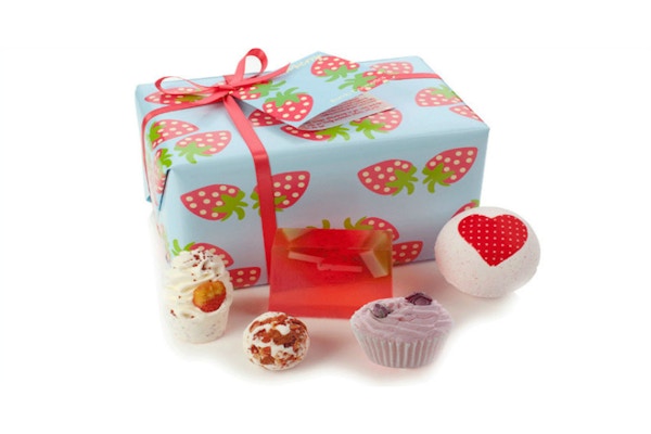 Wicked Uncle The home of brilliant children’s presents has just the thing to spoil Mum too. This luxury bath set is handmade with natural ingredients in a beautifully wrapped gift box.