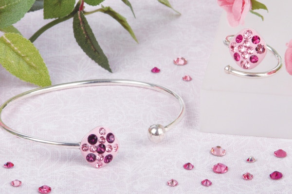 Beads Direct Discover Beads Direct’s stunning range of jewellery kits to make at home. Enter the latest competition to win this beautiful Bracelet and Ring kit with Swarovski crystals and Ceralun Clay.