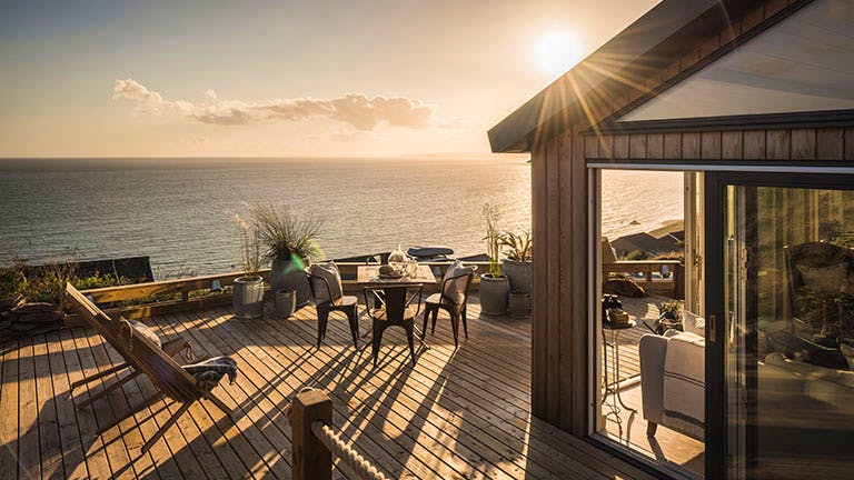 Verdun Uncover a true piece of paradise made for couples seeking a seaside escape away from it all. From magical ocean views and dreamy hot tub moments to romantic interiors, this one’s for the lovers.