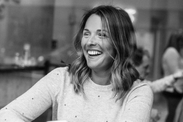 Anna Hart Anna is the brains behind lifestyle blog, South Molton St Style. Such was the success of her blog that Anna launched One Roof Social, an influencer media agency that pairs digital influencers with premium brands such as L.K.Bennett, Moet & Chandon and Gap.