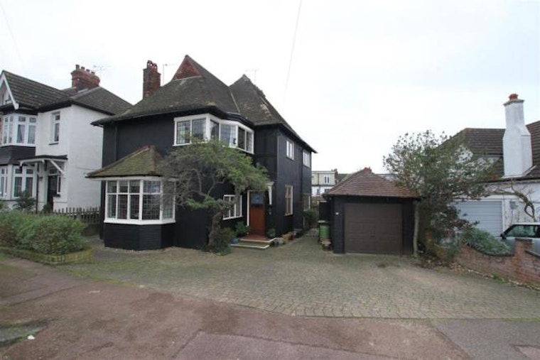 4 Bed Detatched House, Hillside Crescent, Leigh-On-Sea