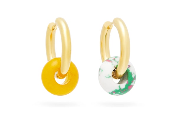 Pantone Edit Matches Fashion Timeless Pearly Earrings