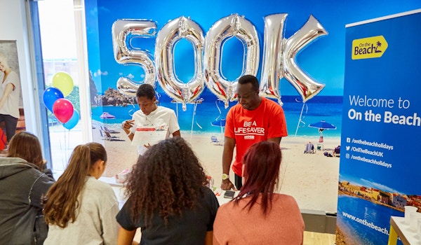 On The Beach Employees Taking Art In The DKMS Donor Registration Event 24.04.19 (2)