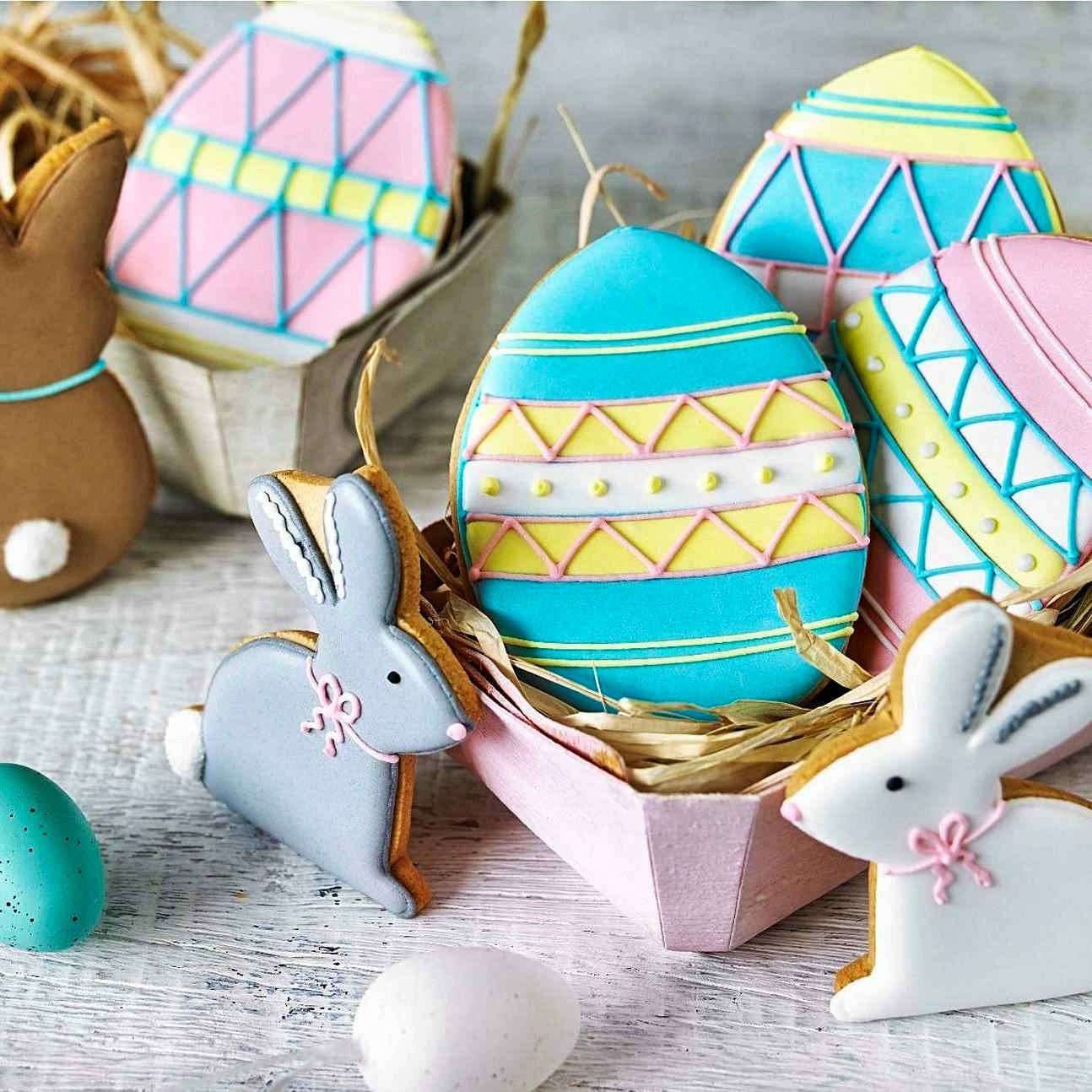 Biscuiteers £45 – Easter Party Luxe Biscuit Tin