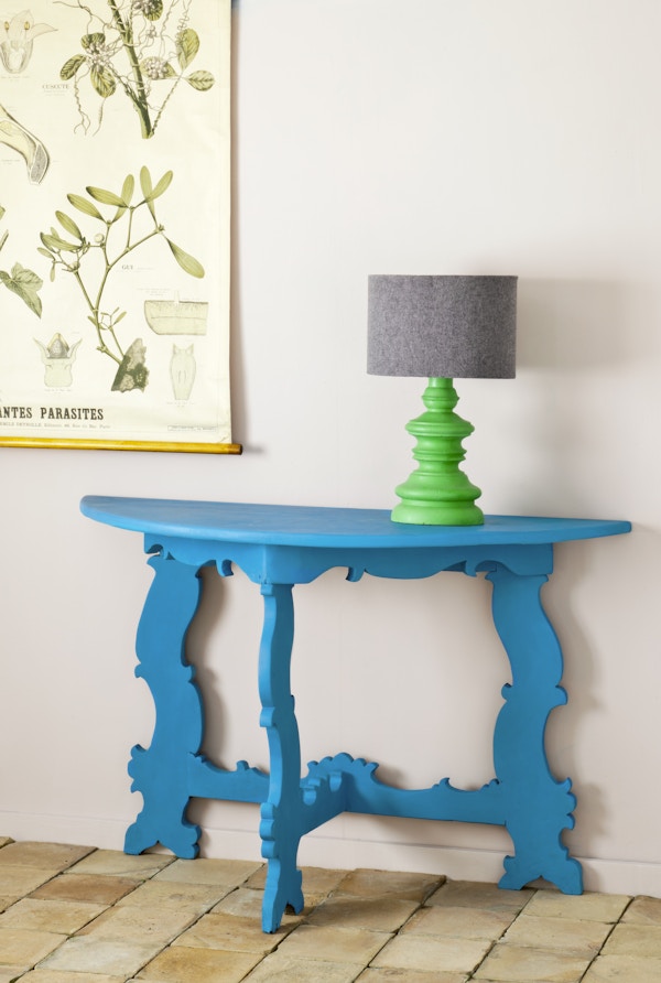 Giverny Side Table, Antibes Green Lamp
