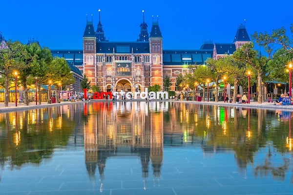 Amsterdam_-_Rijksmuseum_-_panoramio_-_Nikolai_Karaneschev