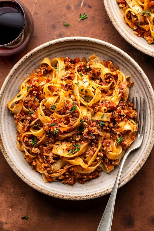 CREDIT Lazy Cat Kitchen_mushroom-bolognese-close-up-800x1200