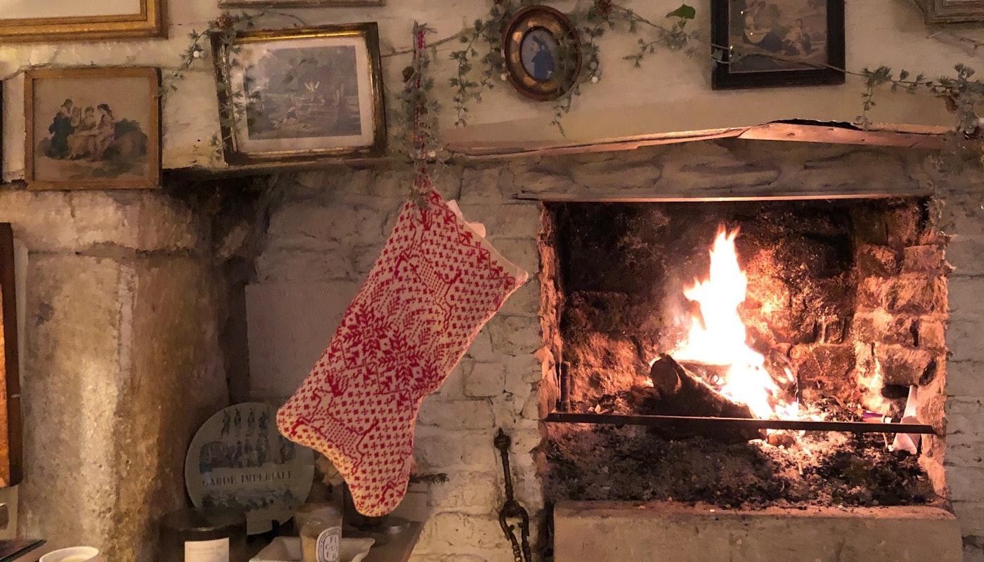 How to Create A Cosy Christmas, Cabbages & Roses Style