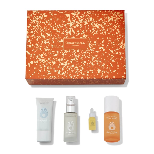 Glow Discovery Set This luxurious set includes the award-winning Daily Vitamin C, as well as Miracle Facial Oil, Cleansing Foam and Illuminating Moisturiser.