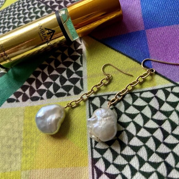 9K Gold Chain Baroque Pearl Earrings These elegant earrings by Clare Van Holthe are one of a kind and perfect for summer dressing. £700
