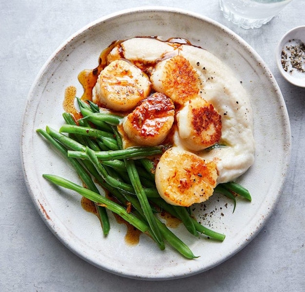 Scallops With Cauliflower And Bean Pure?e