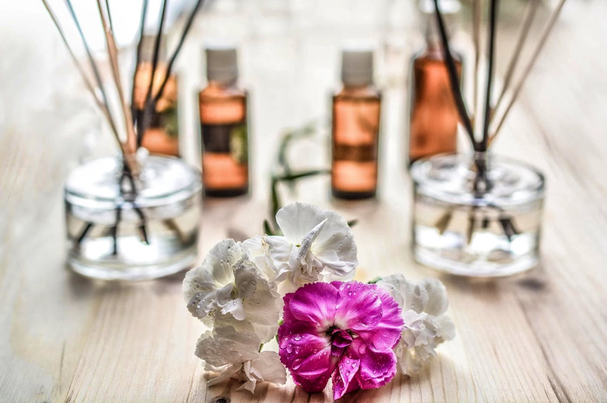 Essentials stuff to make your home smell nicely naturallly