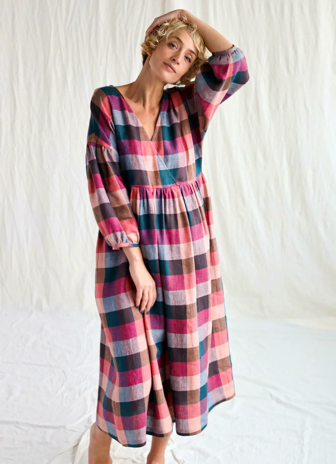 Off/On Clothing Linen V-Neck Puffy Sleeve Dress In Checks, €117