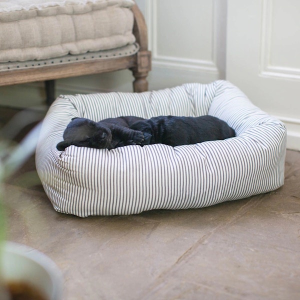 Lords & Labradors Cosy & Calm Puppy Box Bed S, £39.99