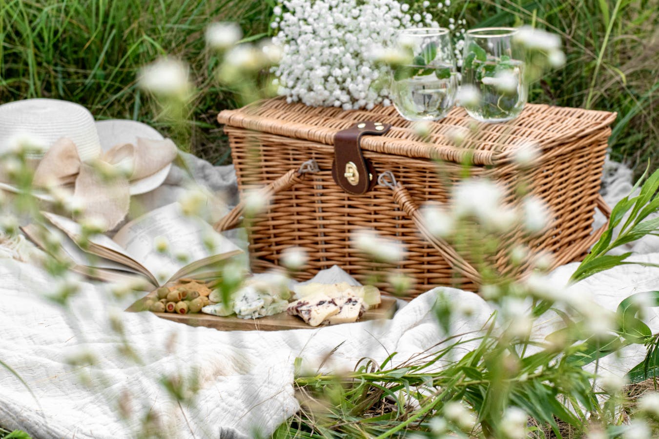 5 Eggcellent Picnic Ideas For Easter