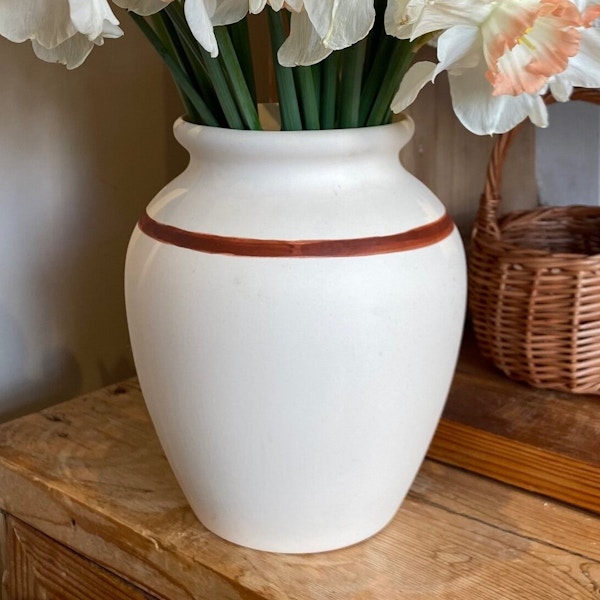 Straw London Creamware Vase, £45