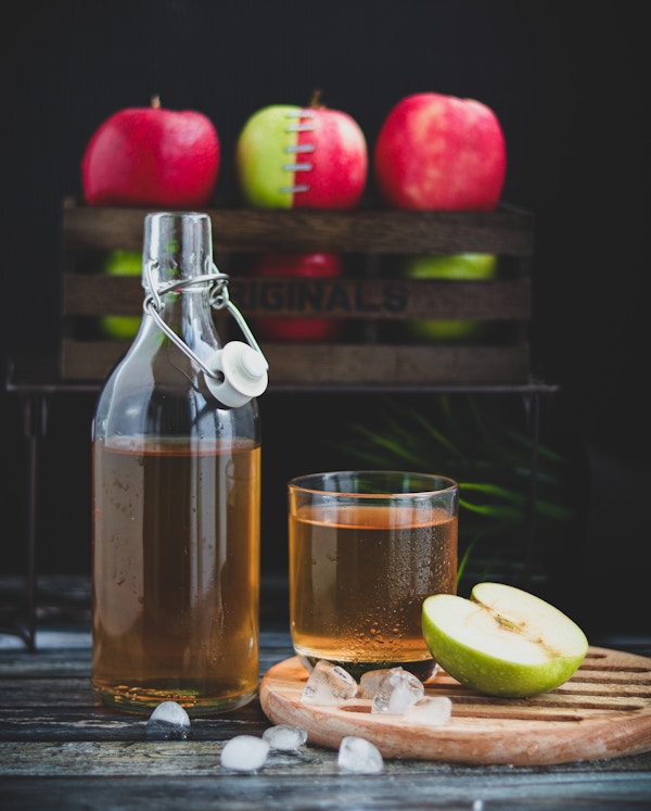 cider in the bottle with apples
