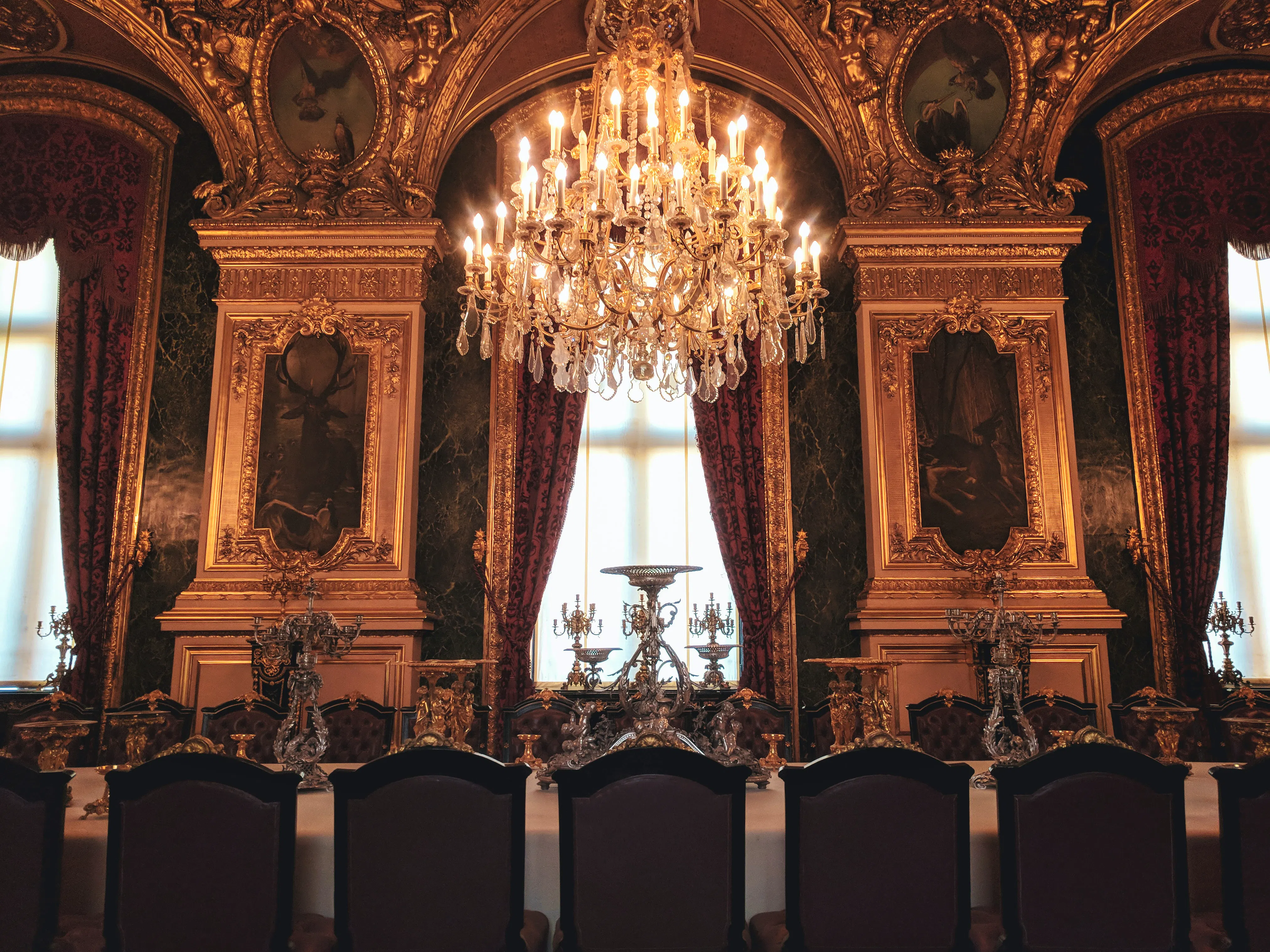 The Most Trusted Interior Designers Used By The Royals | GWG