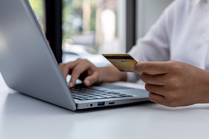 Woman-Holding-Credit-Card-laptop