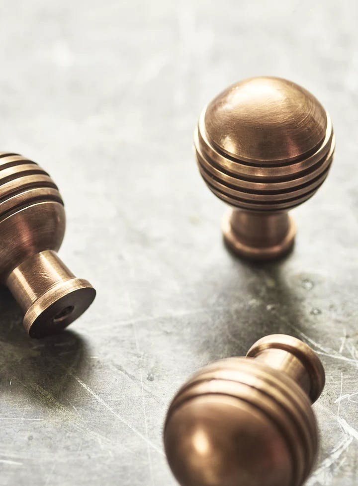 Grove Grooved Rounded Knob, Antique Brass £12