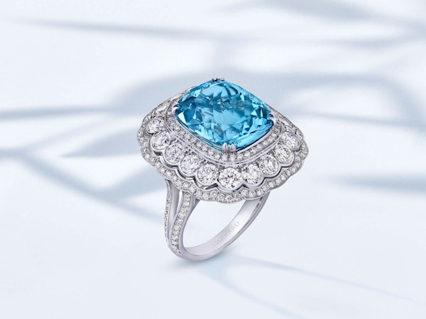 Close-up-of-a-Garrard-Jewelled-Vault-Aquamarine-and-Diamond-High-Jewellery-Ring-spring-campaign