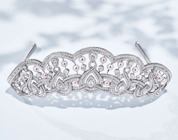 Close-up-of-a-Garrard-High-Jewellery-Diamond-and-Pearl-Tiara-spring-campaign