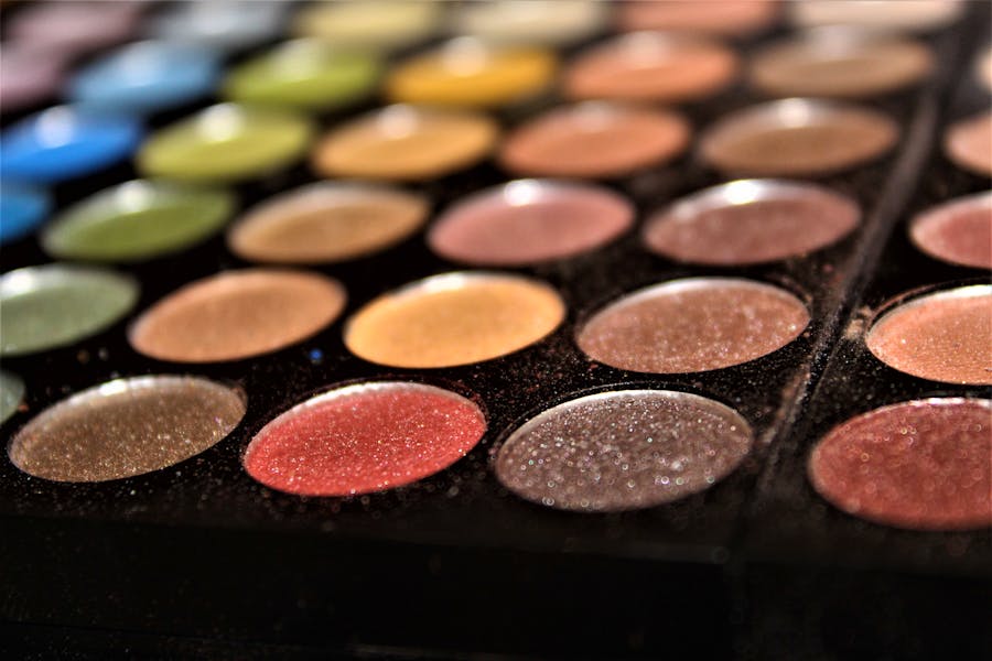 12 Of The Best Travel Palettes For A Holiday Make-Up Look