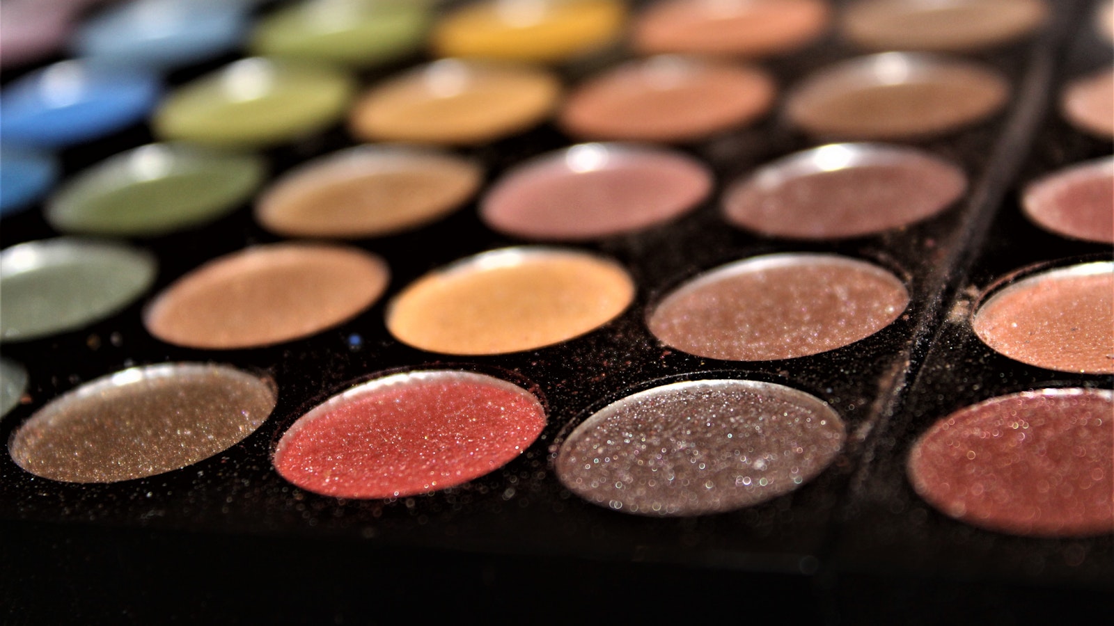12 Of The Best Travel Palettes For A Holiday Make-Up Look