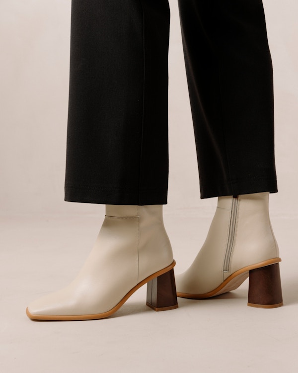 Alohas West Vintage - White Leather Boots 