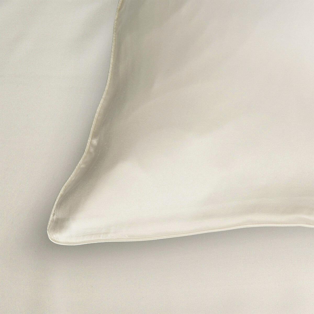 Soak&Sleep Silk pillowcases are comfortable next to your skin, as the silk doesn't absorb moisture or beauty creams from your face and hair whilst you sleep. Perfect if you tend to overheat at night. Superking Housewife Pillowcase Pair, £80, now £68
