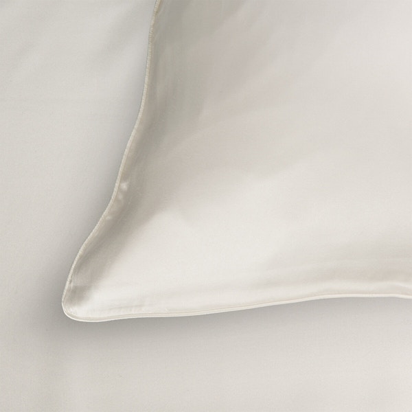 Soak&Sleep Silk pillowcases are comfortable next to your skin, as the silk doesn't absorb moisture or beauty creams from your face and hair whilst you sleep. Perfect if you tend to overheat at night. Superking Housewife Pillowcase Pair, £75, now £56.26