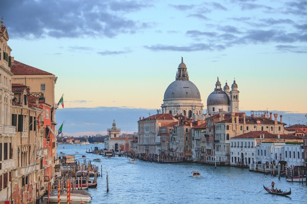 Guide To Europe Italy Vacation Packages Henrique-ferreira-RKsLQoSnuTc-unsplash