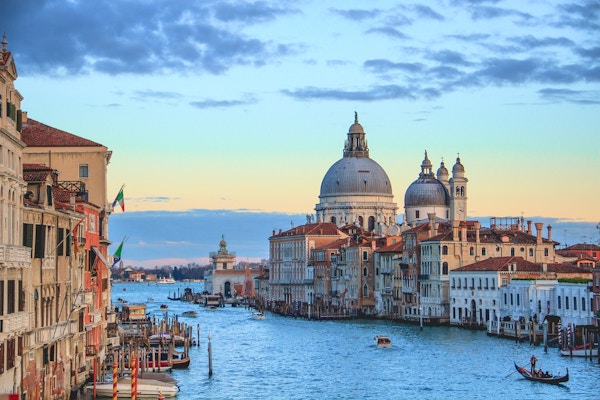 Guide To Europe Italy Vacation Packages Henrique-ferreira-RKsLQoSnuTc-unsplash