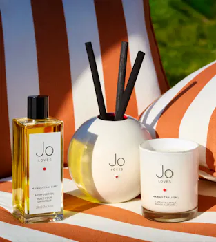 Jo Loves