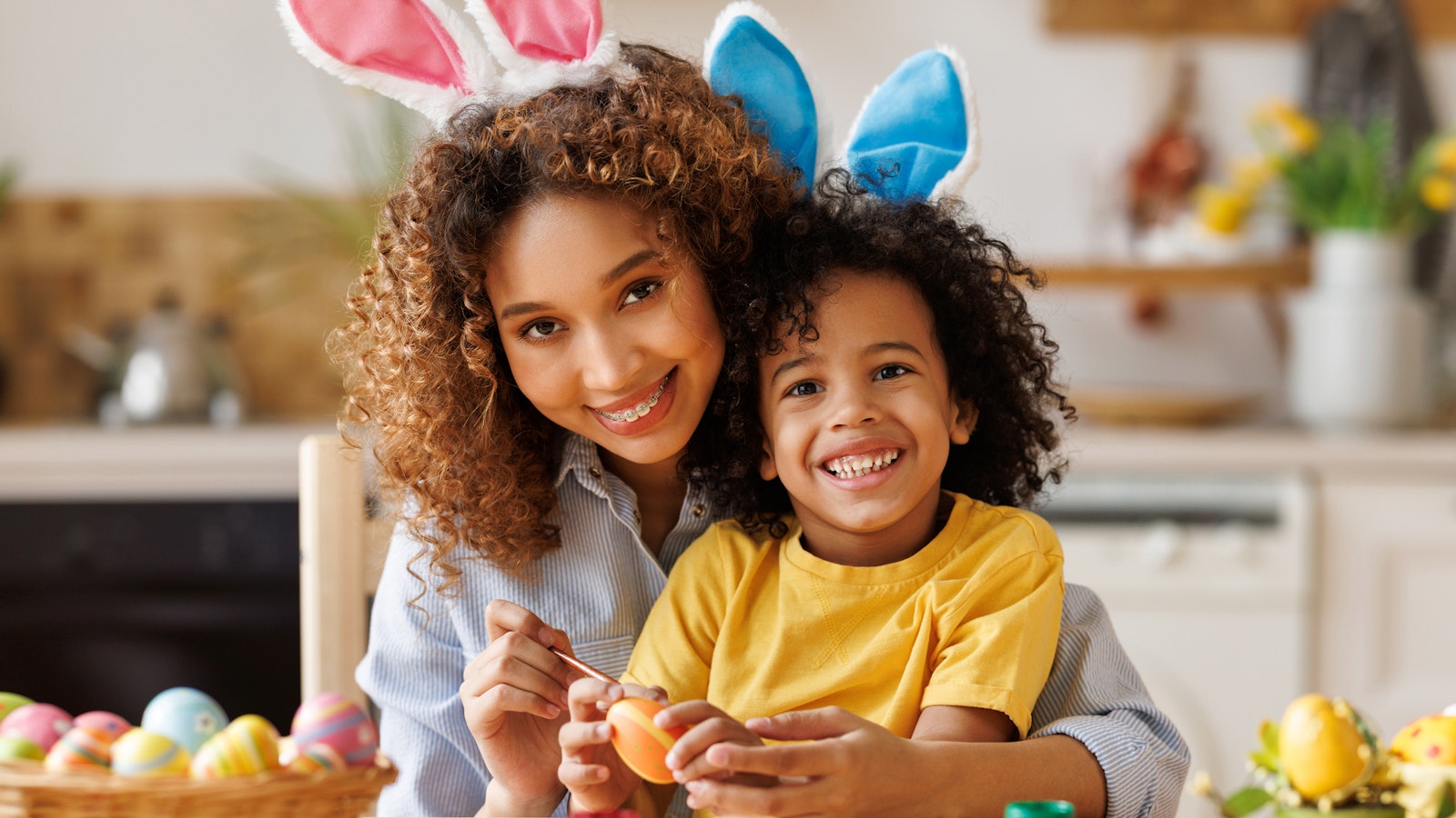 INTRO - Family Holidays - Easter. Owned By 101 Holidays - Free To Use
