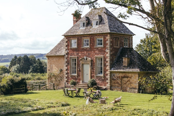 1 Classic Cottages  The Summer House