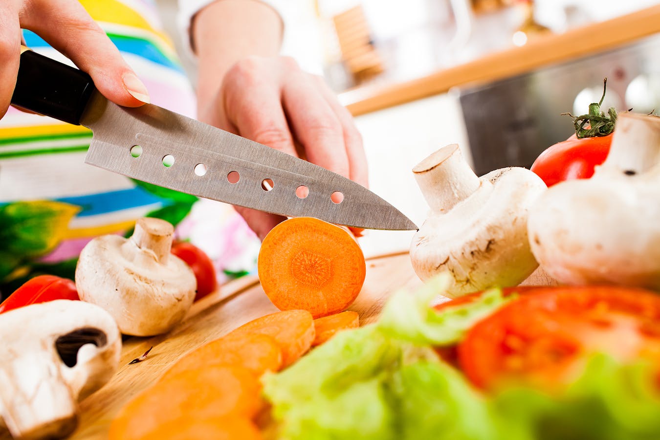 Bigstock-Woman-s-hands-cutting-carrot--32695808