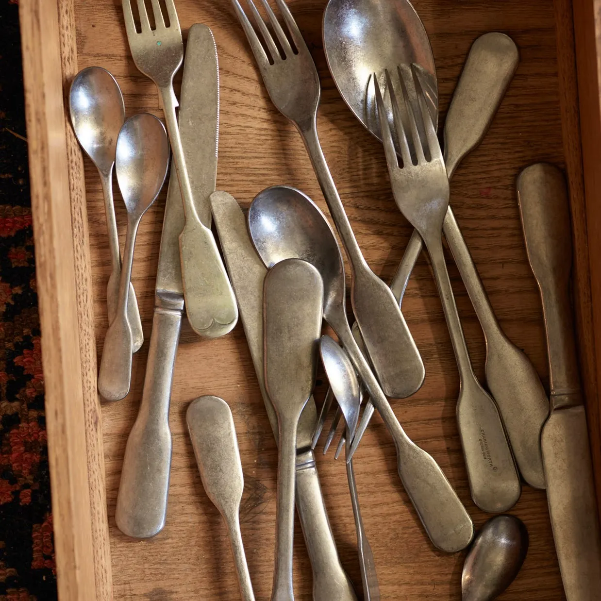 Rowen & Wren Vintage Satin, 42-piece Heritage elegance for £198.