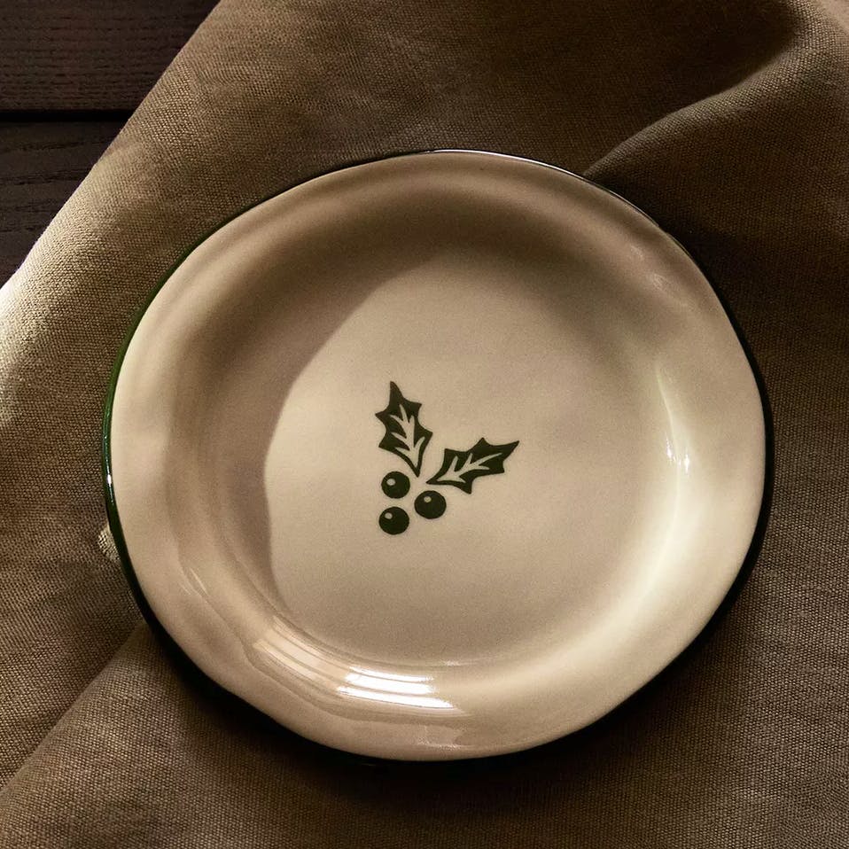 Stoneware Side Plate With Christmas Holly £7.99