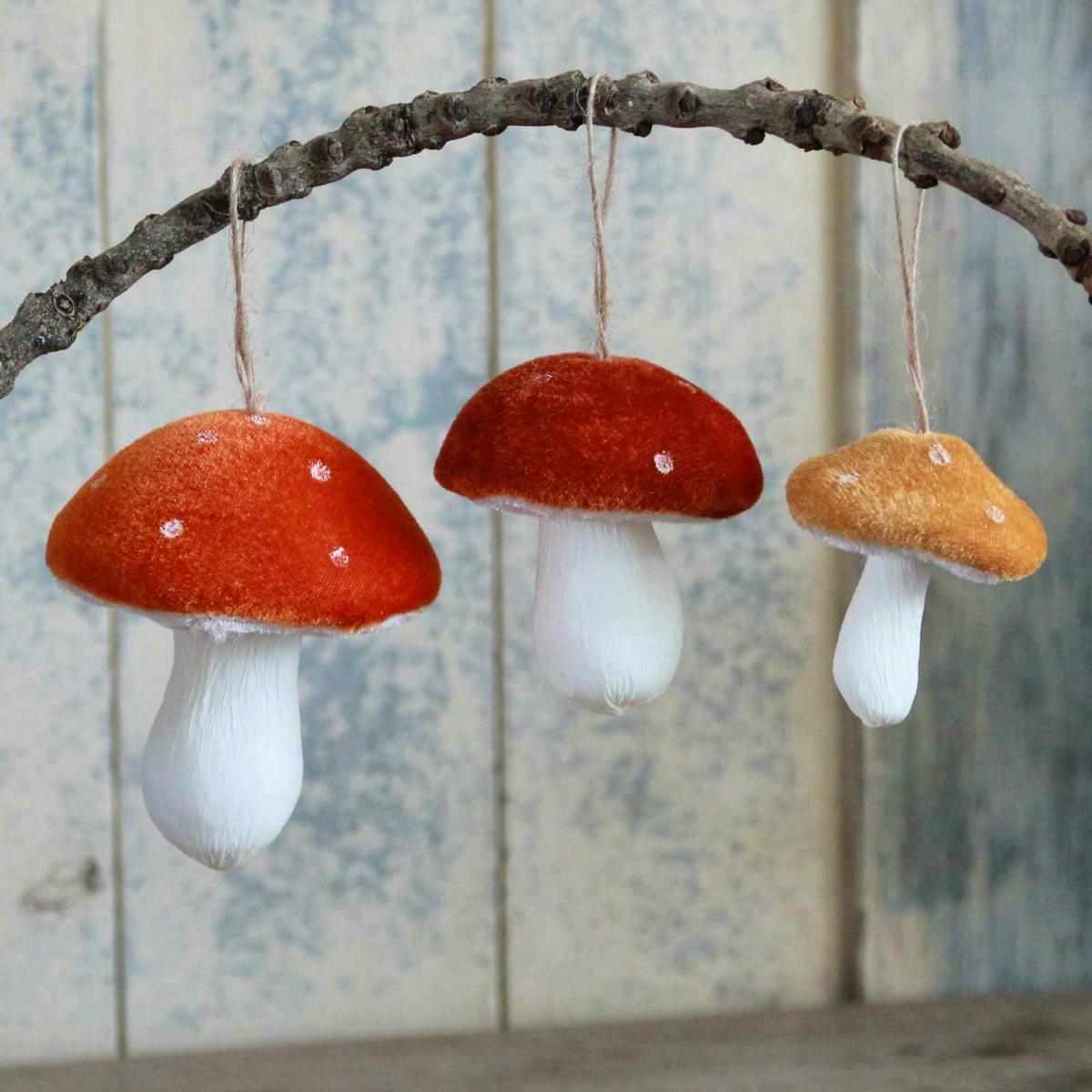 Hanging Velvet Toadstool £2.50