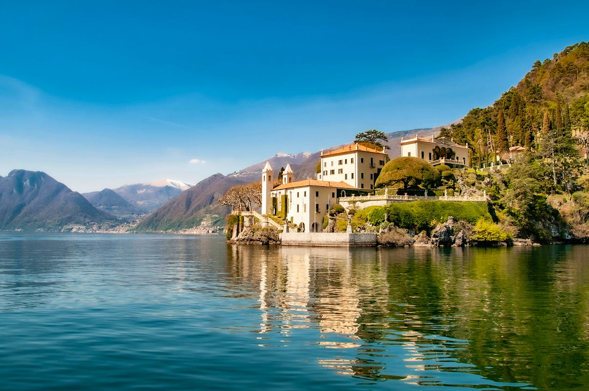 Lux Travel Book European Escapes Lake Como Lewis-j-goetz-ZAPIBe5pbx0-unsplash Copy