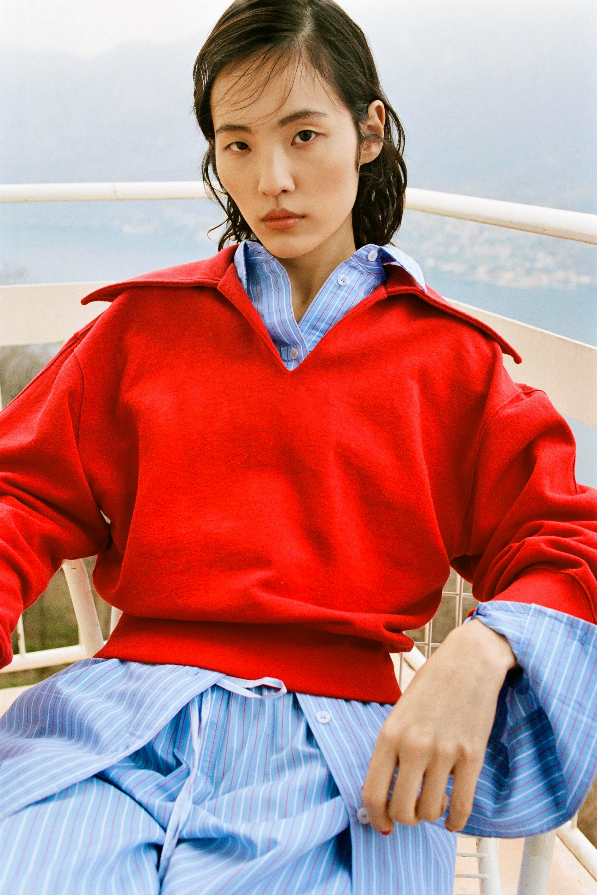 Maxi Collar Cropped Sweatshirt £25.99