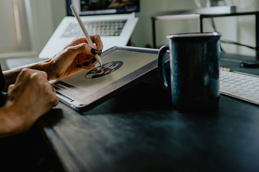 Online Hobbies Kelly-sikkema-Dx1b5ucschA-unsplash Copy