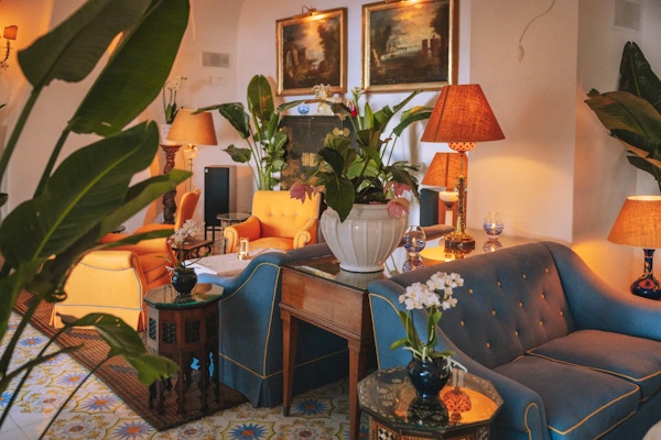 Le-sirenuse-dont-worry-bar_rob5100