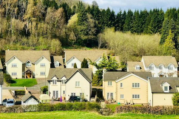 Keeping Cool In New Home Andy-watkins-ntcwfrvnIQ4-unsplash Copy