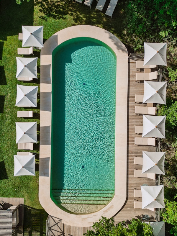 Fonscolombe pool drone shot
