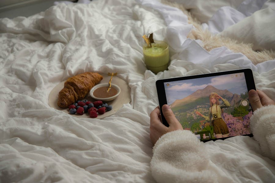 Cosy Gaming Day Jovan-vasiljevic-QFFNJDfRScc-unsplash Copy