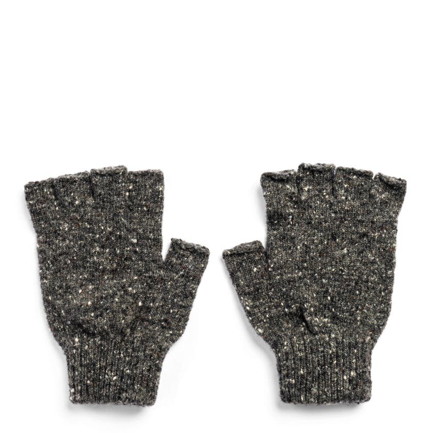 Daylesford Organic Mens Shin Gloves Charcoal, £30