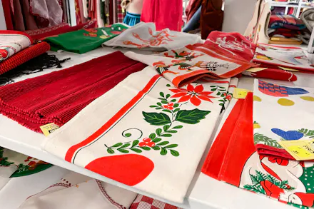 How To Buy Second Hand Christmas Gifts Online